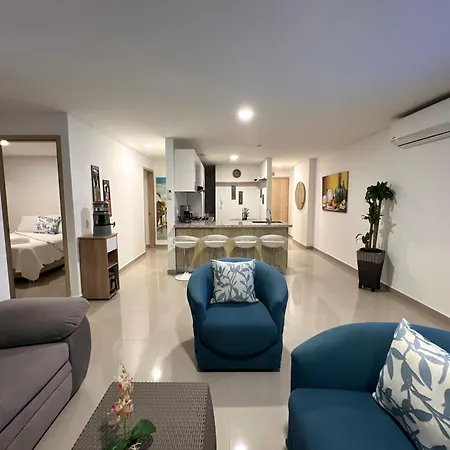 En Marbella, A Calle De La Playa Y Cercano A La Ciudad Historica Apartamento
