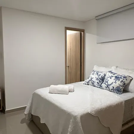 En Marbella, A Calle De La Playa Y Cercano A La Ciudad Historica * Cartagena
