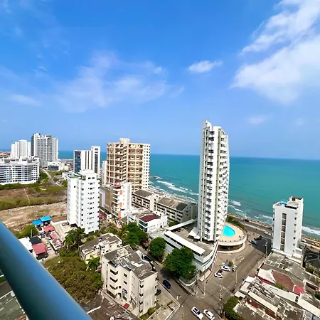 En Marbella, A Calle De La Playa Y Cercano A La Ciudad Historica *